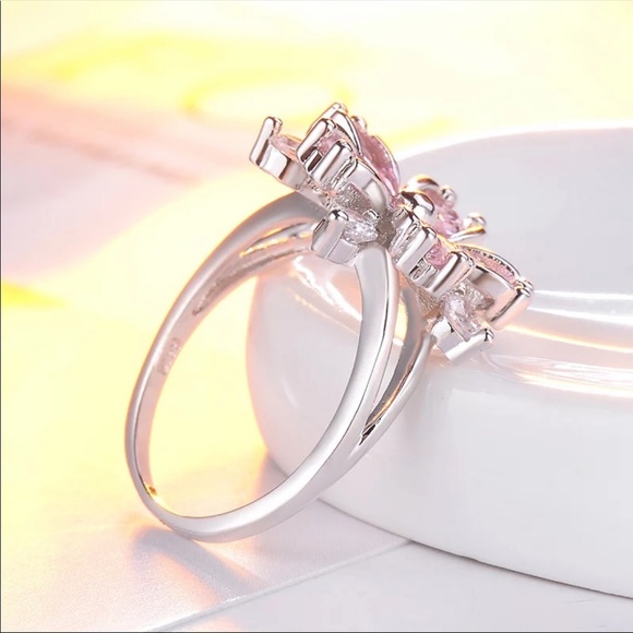 New 925 Silver Beautiful Flower Sapphire Ring - Picture 2 of 5